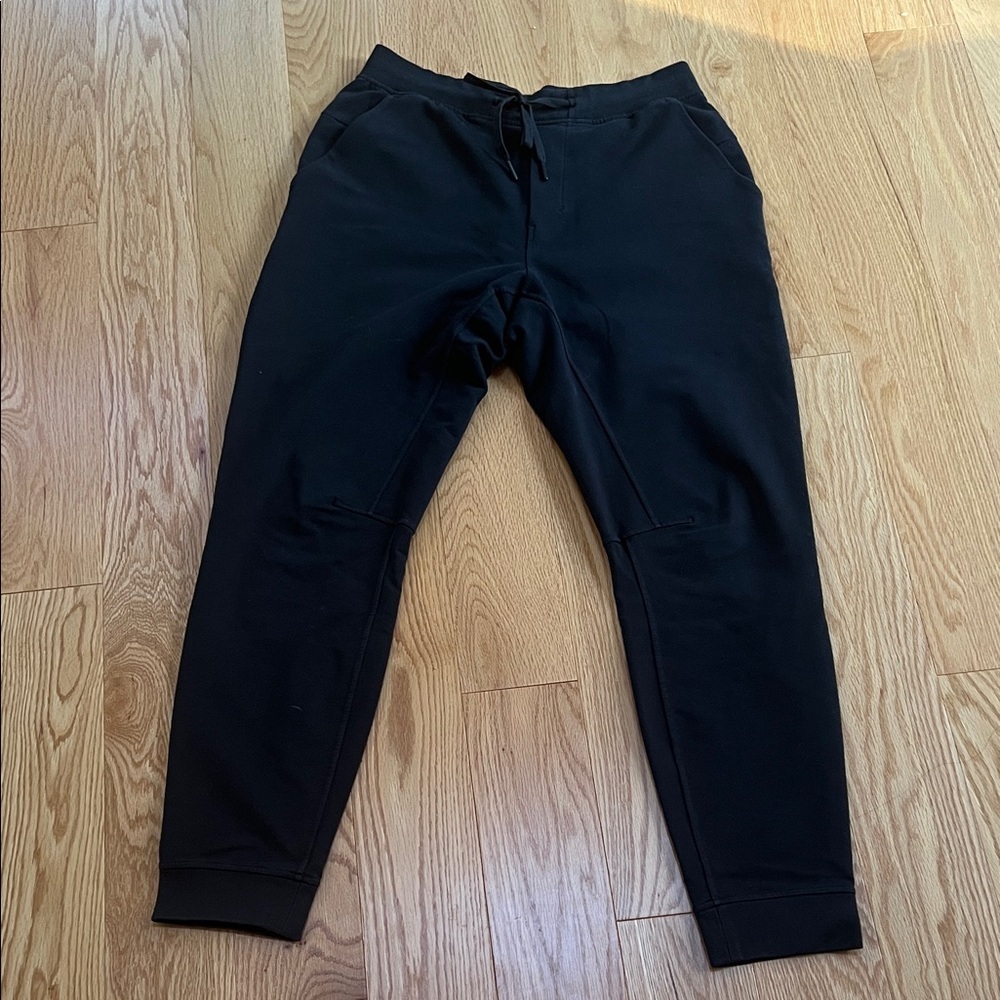 Lululemon athletica Men’s medium black joggers.